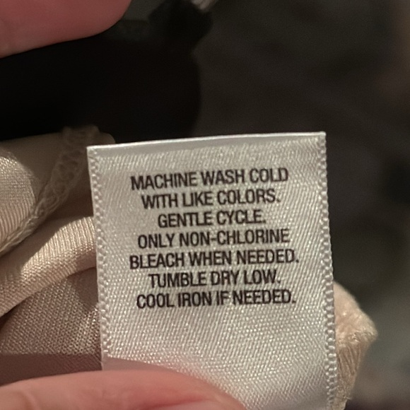 EUC Roz & Ali Ivory Cream Tank - Picture 9 of 9